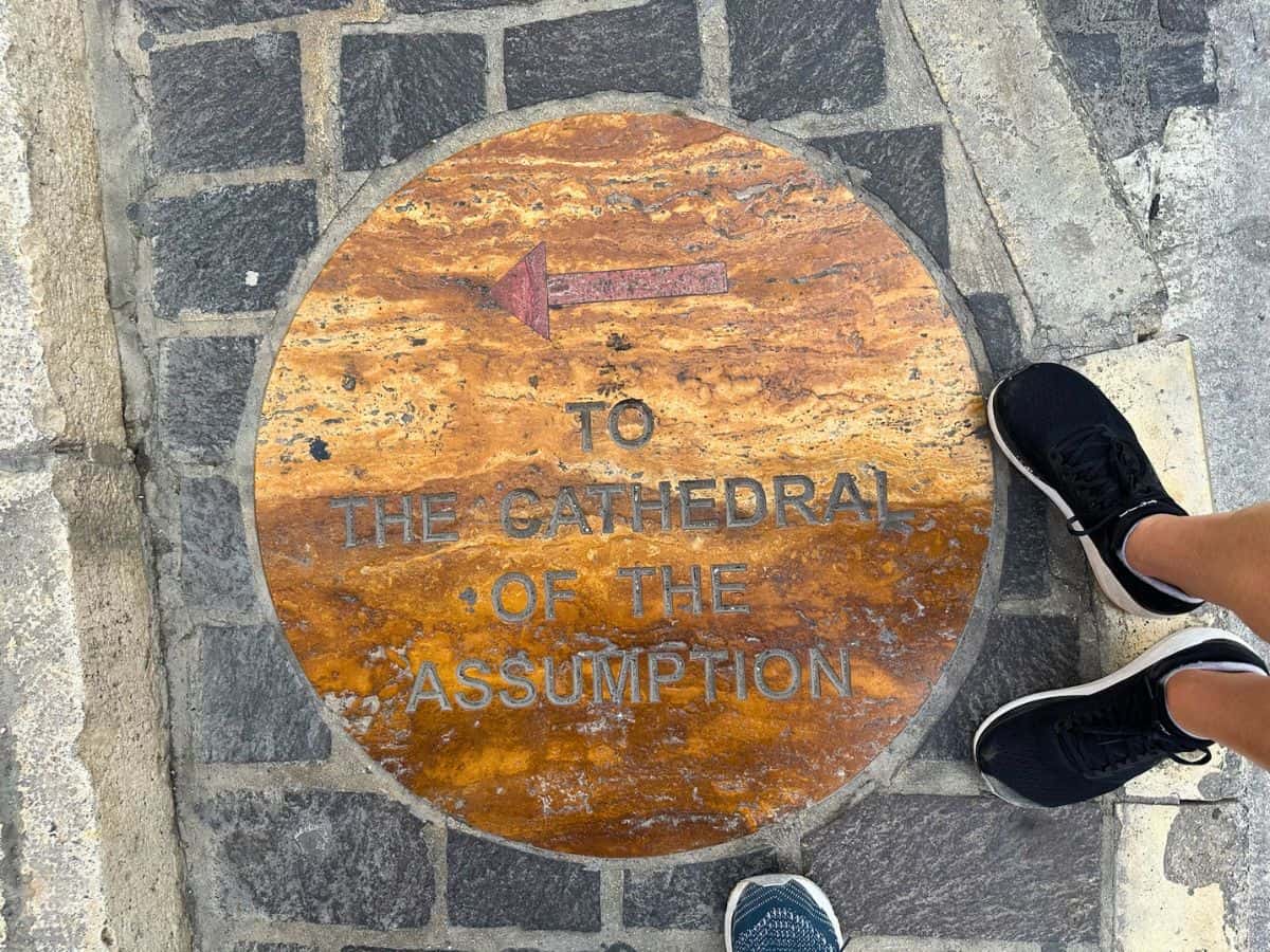 Directions toward the cathedral in Victoria